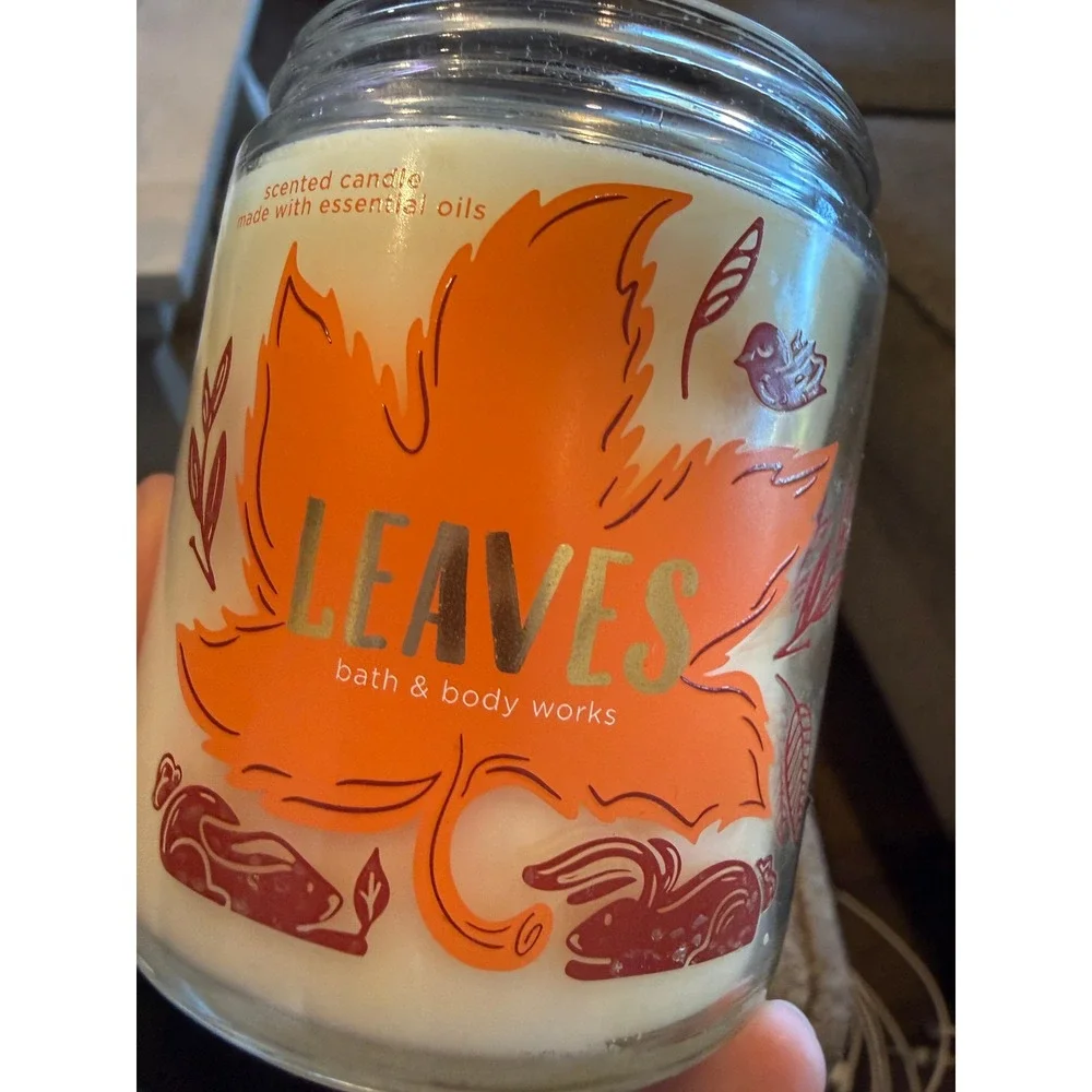 NEW Bath Body Works Leaves Scented Candle‎ Essential Oils Jar 7 oz Autumn Fall - Picture 3 of 5